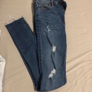 high waisted hollister jeans (0R) WORN ONCE